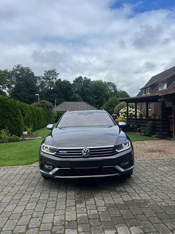 Braun Gebraucht 2016 VW Passat Alltrack Kombi | 18.500 € (Fairer Preis) - Bild 1/4