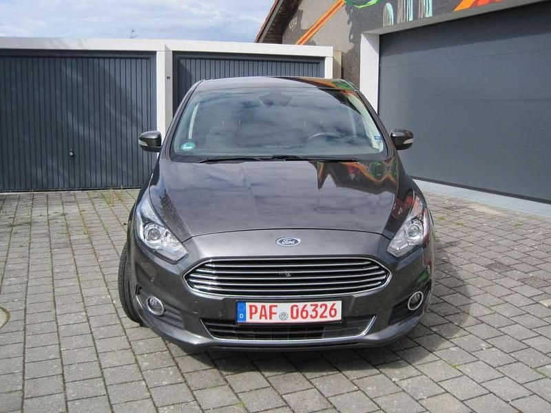 Gebraucht Ford S-MAX Titanium 241 PS (177 kW) 2017 Grau Van / Kleinbus