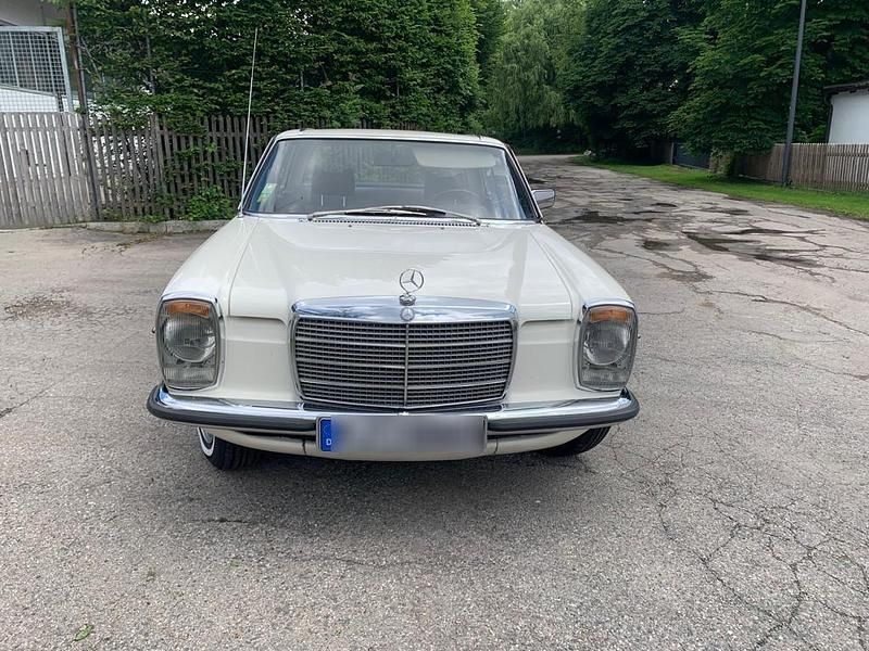 Weiß Gebraucht 1973 Mercedes 250 Coupé | 18.900 € - Bild 1/4