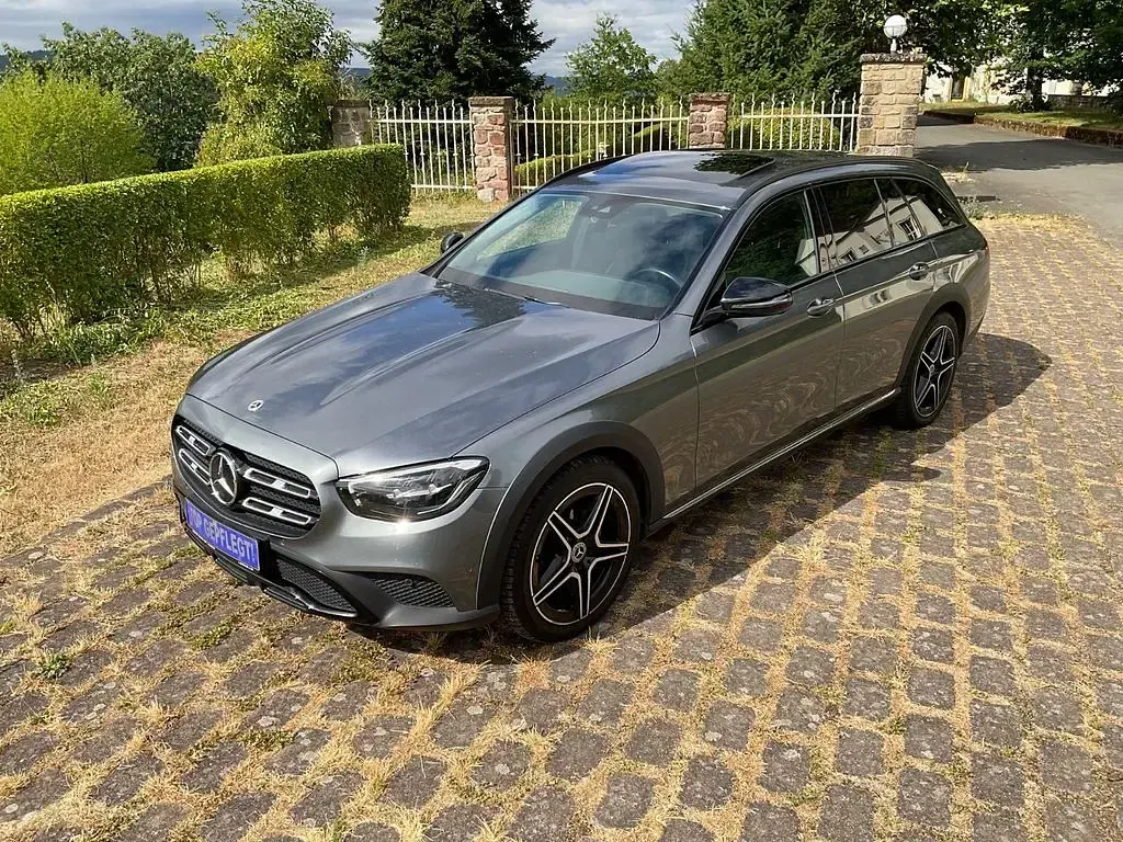 Gebraucht Mercedes E200 197 PS (144 kW) 2022 Grau Limousine