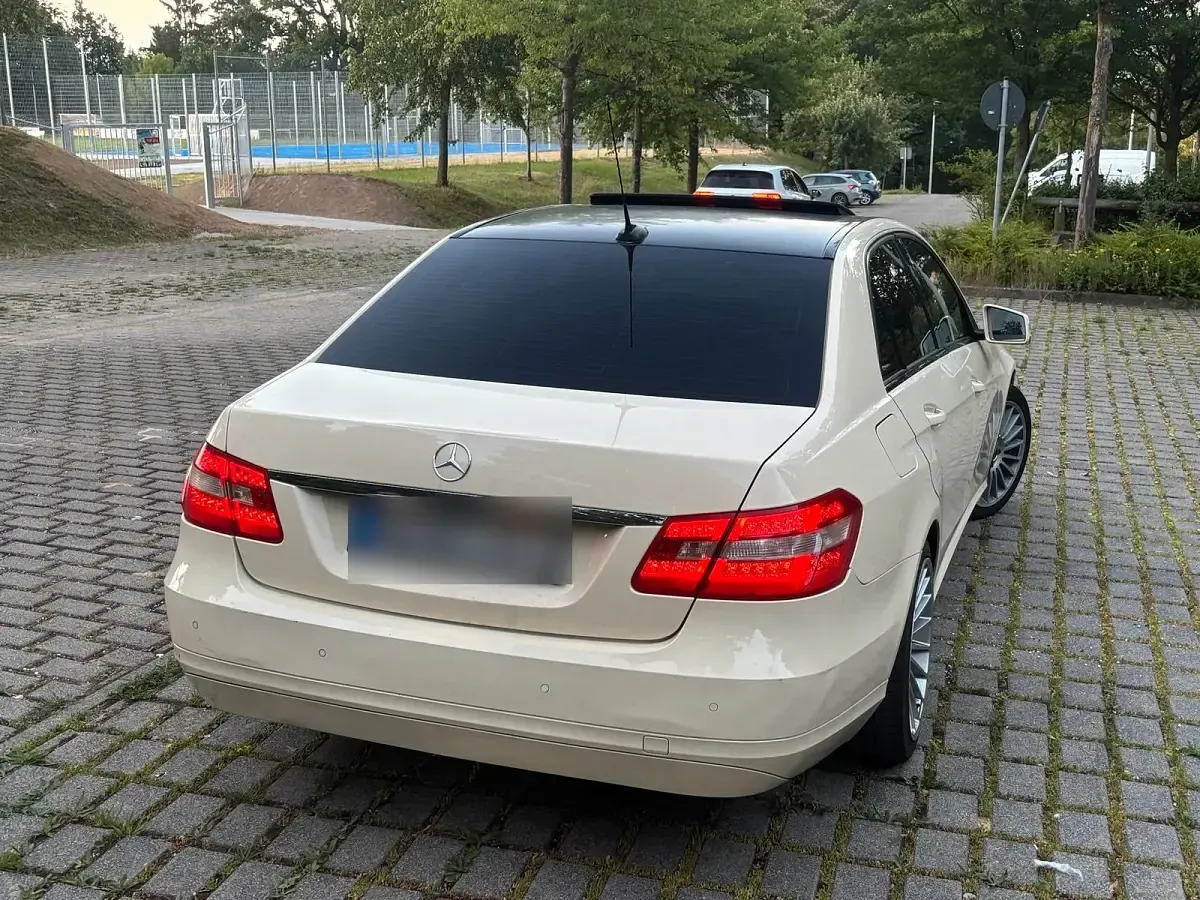 Gebraucht Mercedes E200 136 PS (100 kW) 2011 Beige Limousine