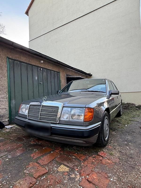 Gebraucht Mercedes E230 132 PS (97 kW) 1991 Grau Limousine