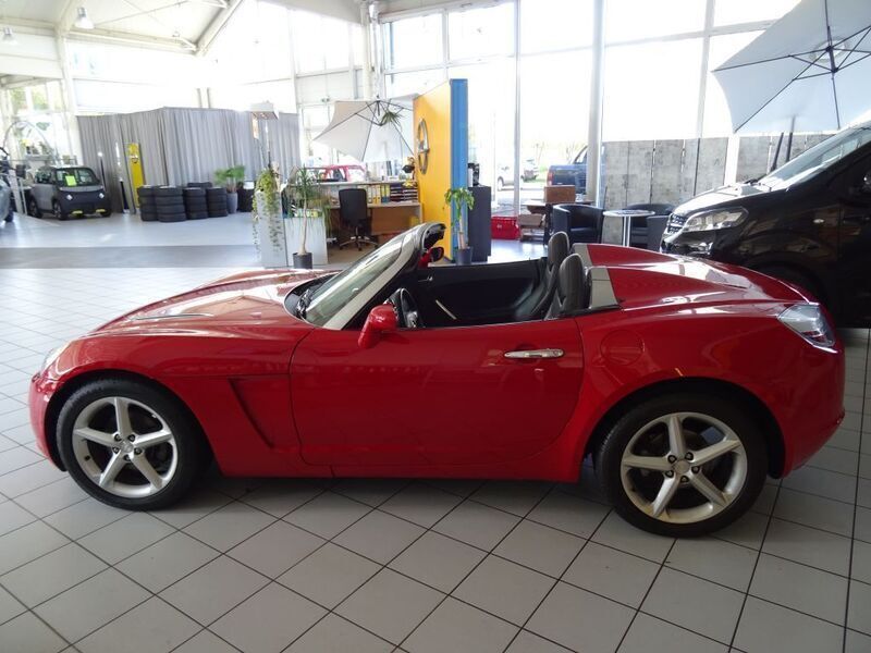 Gebraucht Opel GT 264 PS (194 kW) 2009 Victoriarot Cabrio