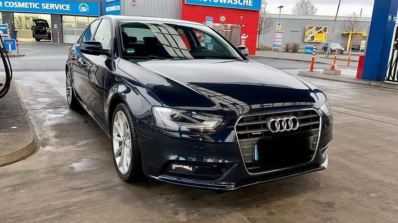 Second-hand Audi A4 190 CP (139 kW) 2014 Albastru Berlinǎ