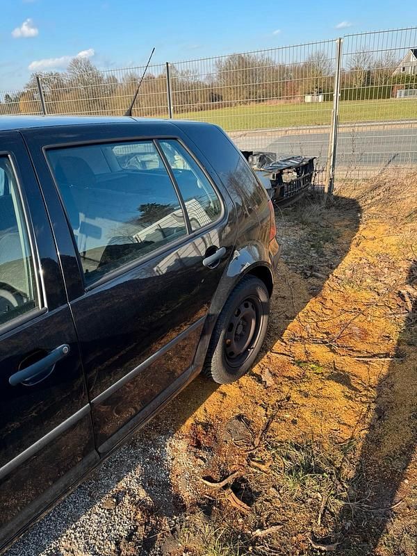 Gebraucht VW Golf IV 131 PS (96 kW) 2001 Schwarz Kleinwagen