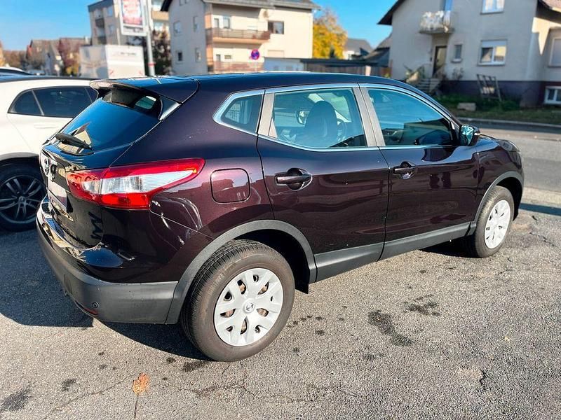 Gebraucht Nissan Qashqai 116 PS (85 kW) 2016 Violett SUV