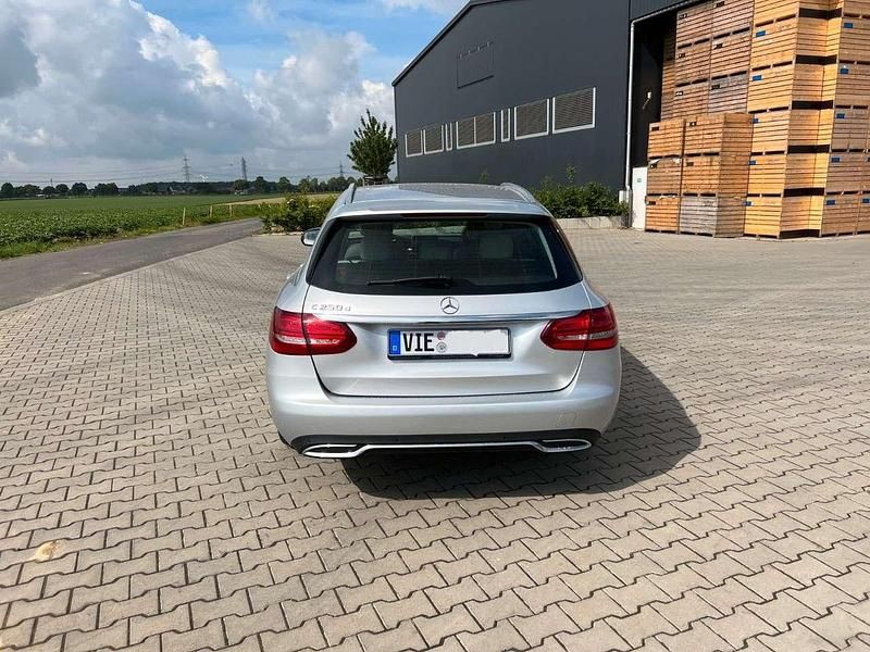 Gebraucht Mercedes C250 Avantgarde 204 PS (150 kW) 2017 Silber Kombi