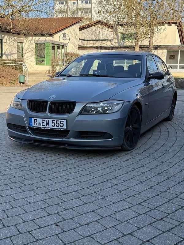 Gebraucht BMW 320 150 PS (110 kW) 2005 Grau Limousine