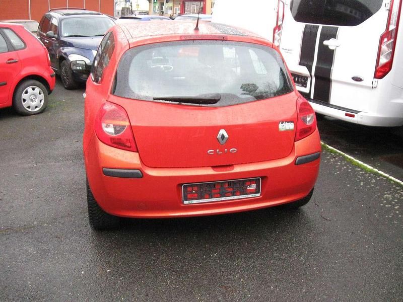 Gebraucht Renault Clio II Dynamique 75 PS (55 kW) 2007 Tomate rot Kleinwagen