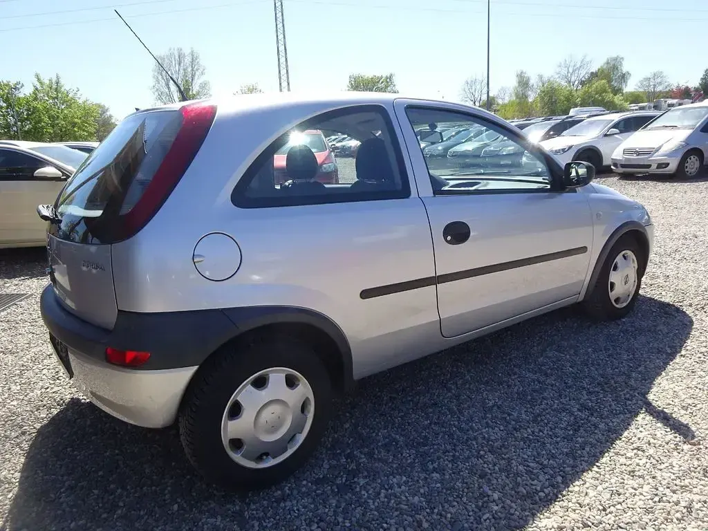 Usata Opel Corsa 58 CV (42 kW) 2000 Grigio Berlina