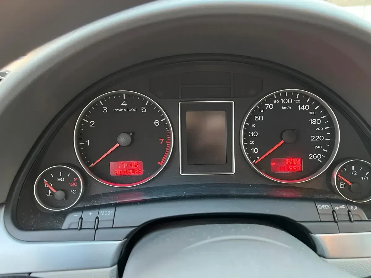 Używany Audi A4 131 KM (96 kW) 2005 Szary Sedan/Limuzyna