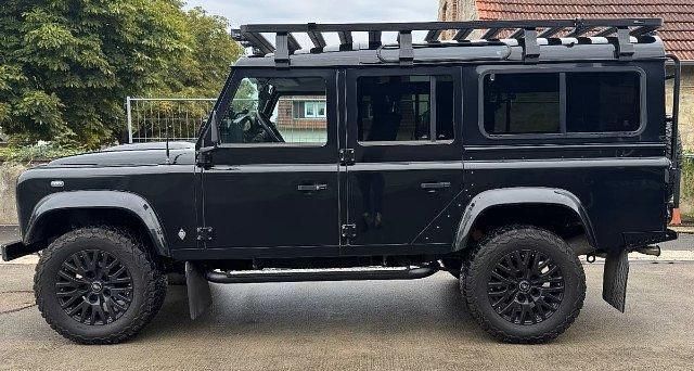 Schwarz Gebraucht 2014 Land Rover Defender SE Kombi | 39.000 € - Bild 1/4