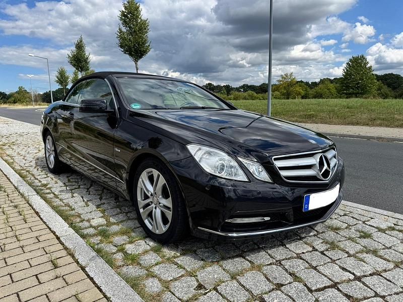 Schwarz Gebraucht 2011 Mercedes E220 Cabrio | 11.900 € (Fairer Preis) - Bild 1/4