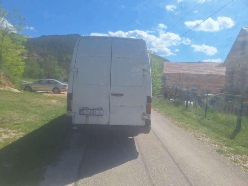Używany Mercedes Sprinter 122 KM (89 kW) 1999 Van