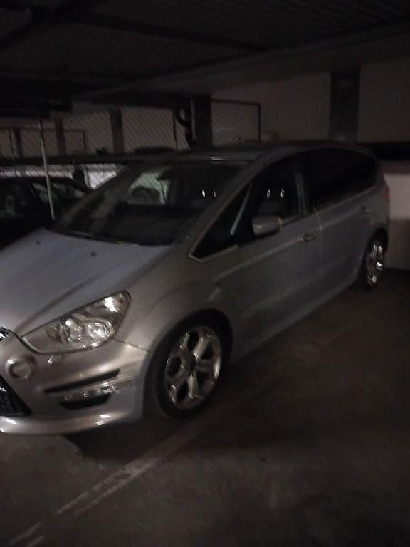 Silber Gebraucht 2013 Ford S-MAX Titanium Van / Kleinbus | 8.250 € (Etwas zu teuer) - Bild 1/4