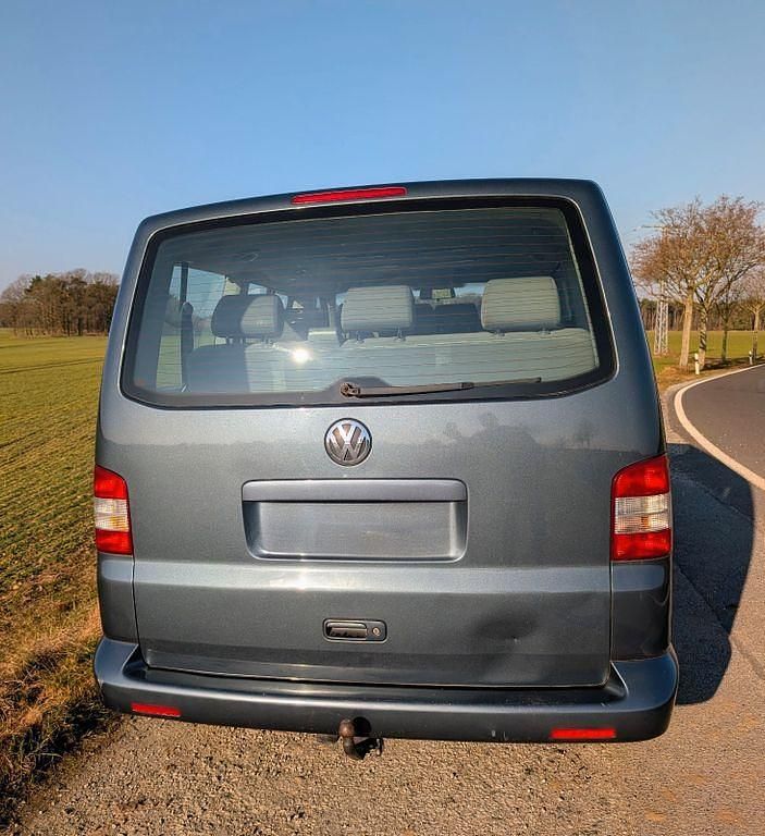 Gebraucht VW T5 131 PS (96 kW) 2008 Grau Van