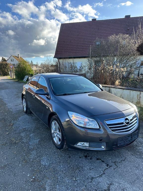 Gebraucht Opel Insignia 131 PS (96 kW) 2011 Silber Limousine