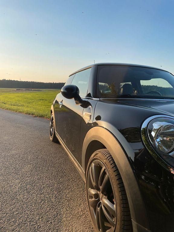 Gebraucht Mini Cooper 136 PS (100 kW) 2017 Schwarz Kleinwagen