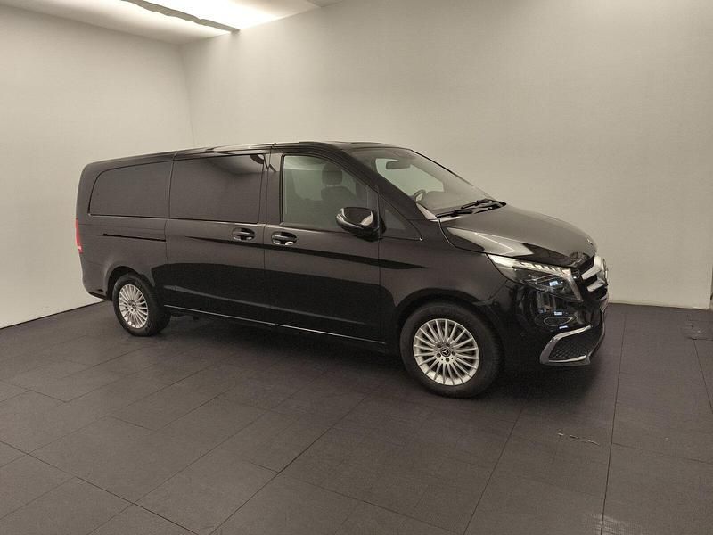 Gebraucht Mercedes V300 237 PS (174 kW) 2024 Obsidianschwarz metallic Van / Kleinbus