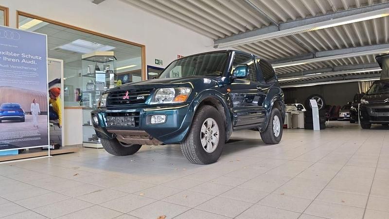 Grün Gebraucht 2000 Mitsubishi Pajero SUV | 9.400 € - Bild 1/4