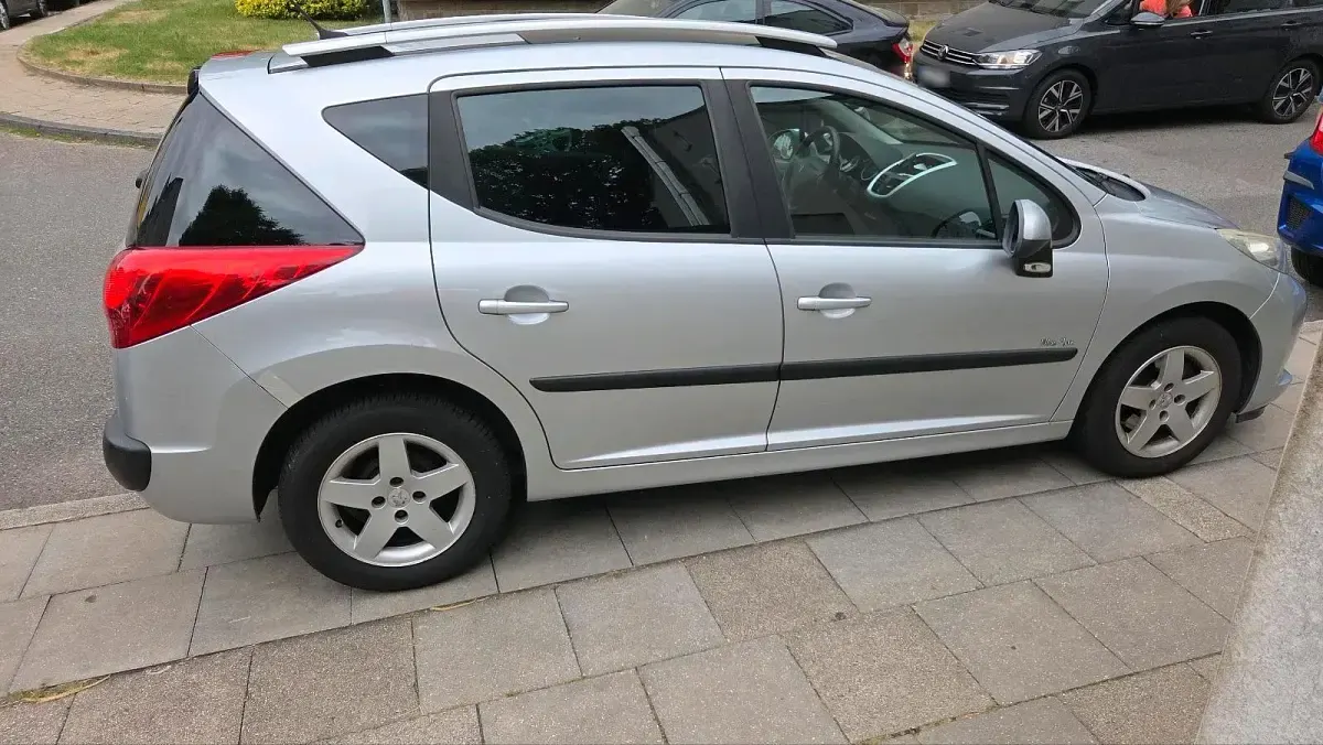 Gebraucht Peugeot 207 90 PS (66 kW) 2009 Silber Kombi