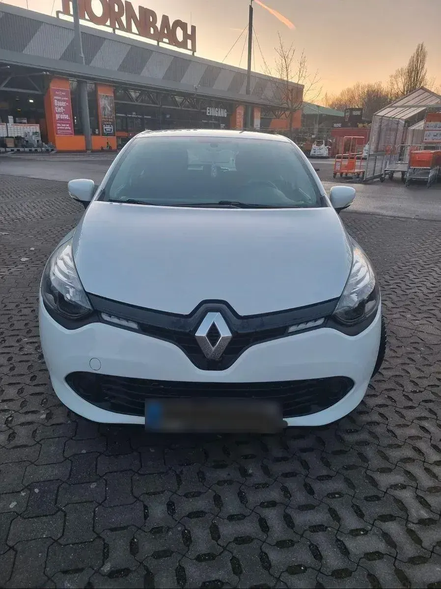Używany Renault Clio IV Initiale Paris 73 KM (53 kW) 2014 Biały Hatchback