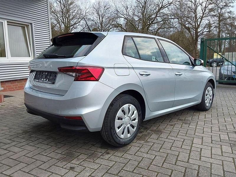 Neu Skoda Fabia Essence 80 PS (58 kW) 2025 Silber Kleinwagen