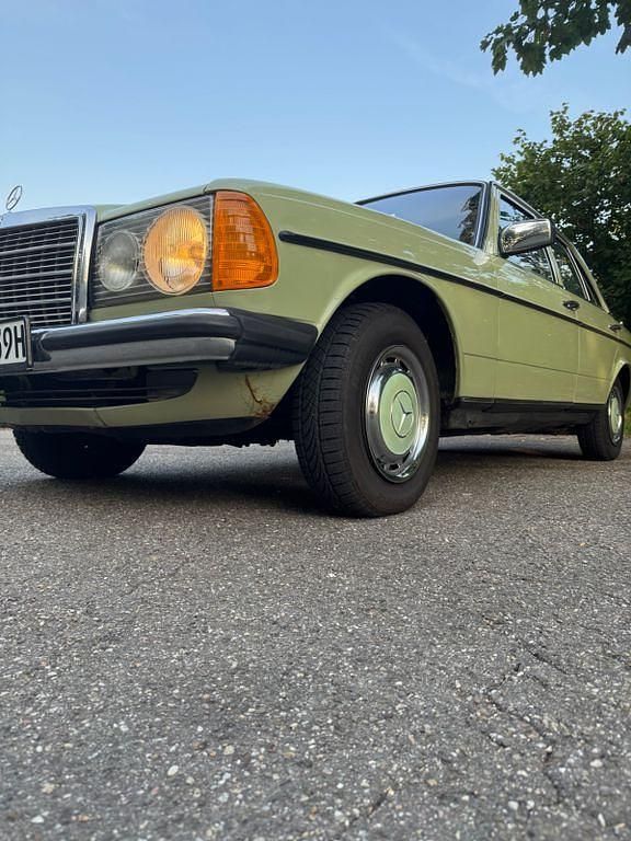 Gebraucht Mercedes 250 129 PS (94 kW) 1978 Grün Limousine