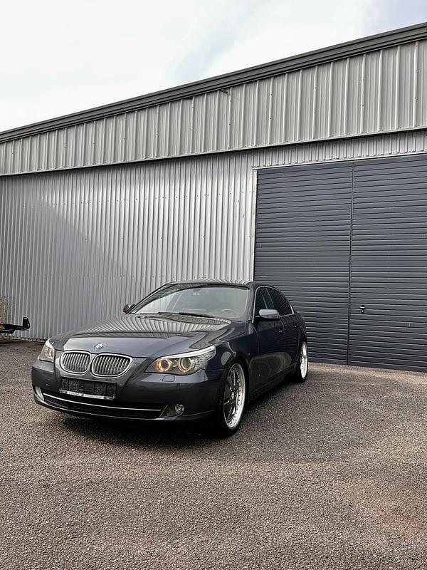 Grau Gebraucht 2008 BMW 523 Limousine | 8.390 € (Etwas zu teuer) - Bild 1/4