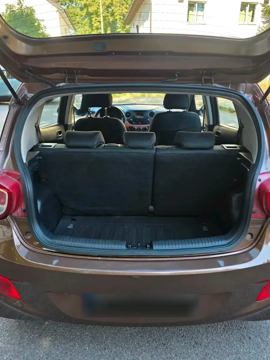 Gebraucht Hyundai i10 87 PS (63 kW) 2015 Braun Kleinwagen