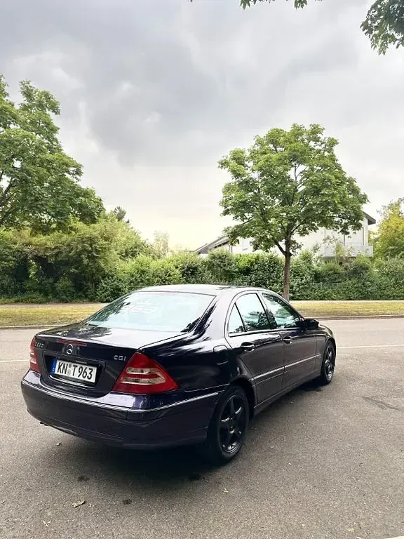 Gebraucht Mercedes C220 Avantgarde 143 PS (105 kW) 2002 Violet Limousine