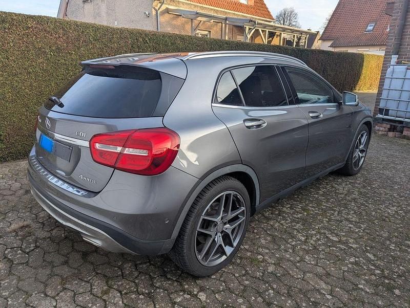 Gebraucht Mercedes GLA220 170 PS (125 kW) 2015 Grau SUV