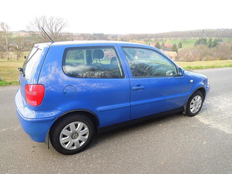 Gebraucht VW Polo 60 PS (44 kW) 2001 Blau Coupé