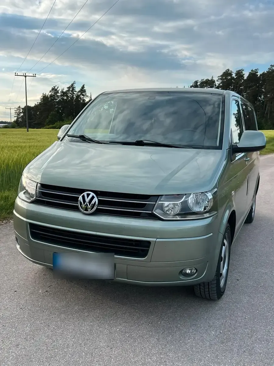 Używany VW Caravelle 180 KM (132 kW) 2011 Zielony Van