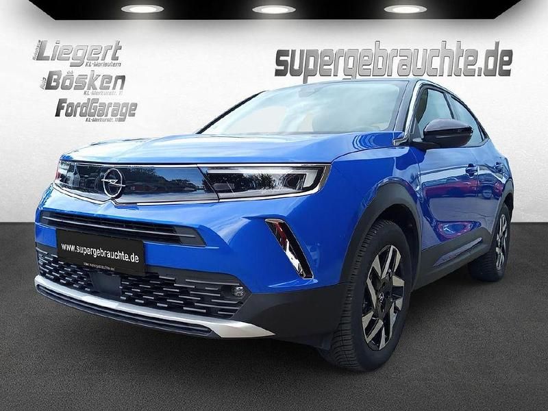 Perl blau/voltaik blau Gebraucht 2022 Opel Mokka-e Elegance SUV | 19.200 € (Fairer Preis) - Bild 1/4