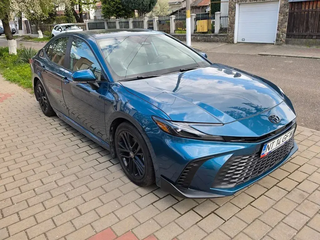 Gebraucht Toyota Camry 224 PS (164 kW) 2025 Blau Limousine