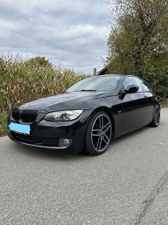 Schwarz Gebraucht 2011 BMW 320 M Sport Coupé | 10.600 € (Fairer Preis) - Bild 1/4
