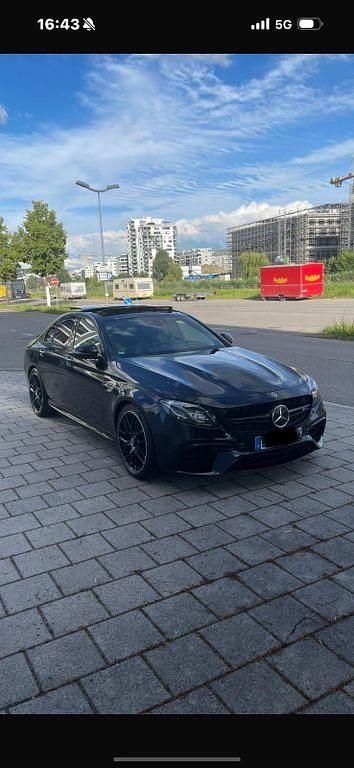 Schwarz Gebraucht 2019 Mercedes E63S AMG AMG Limousine | 53.500 € (Fairer Preis) - Bild 1/4