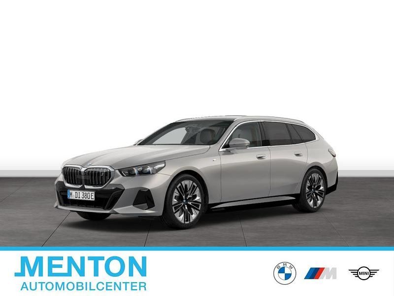 Grau Gebraucht 2024 BMW i5 M Sport Kombi | 64.336 € - Bild 1/4