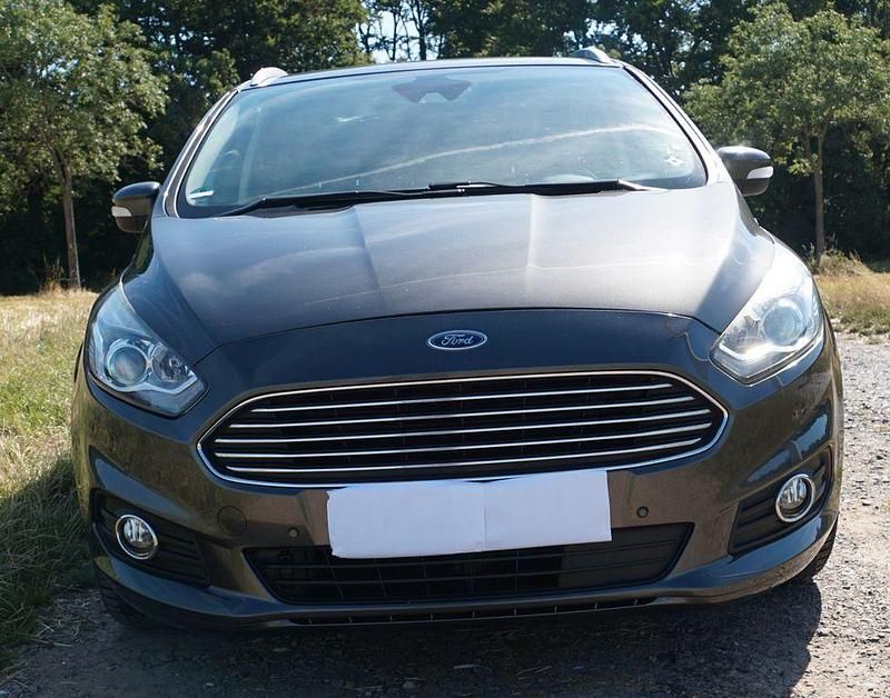 Grau Gebraucht 2017 Ford S-MAX Business Edition Van / Kleinbus | 18.000 € (Teuer) - Bild 1/4
