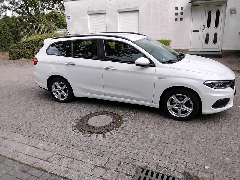 Weiß Gebraucht 2017 Fiat Tipo Kombi | 5.800 € (Guter Preis) - Bild 1/4