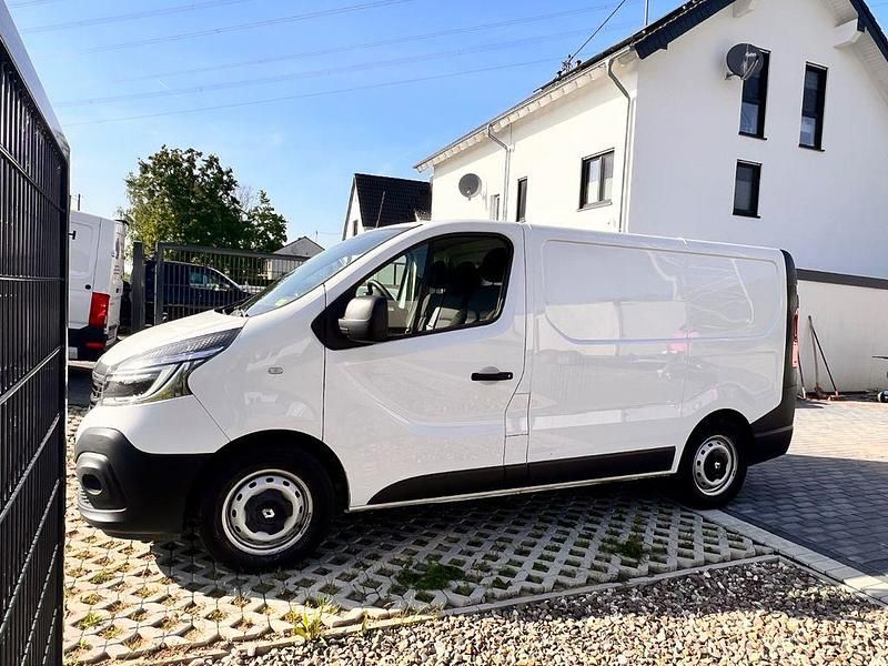 Gebraucht Renault Trafic 145 PS (106 kW) 2020 Weiß Van / Kleinbus