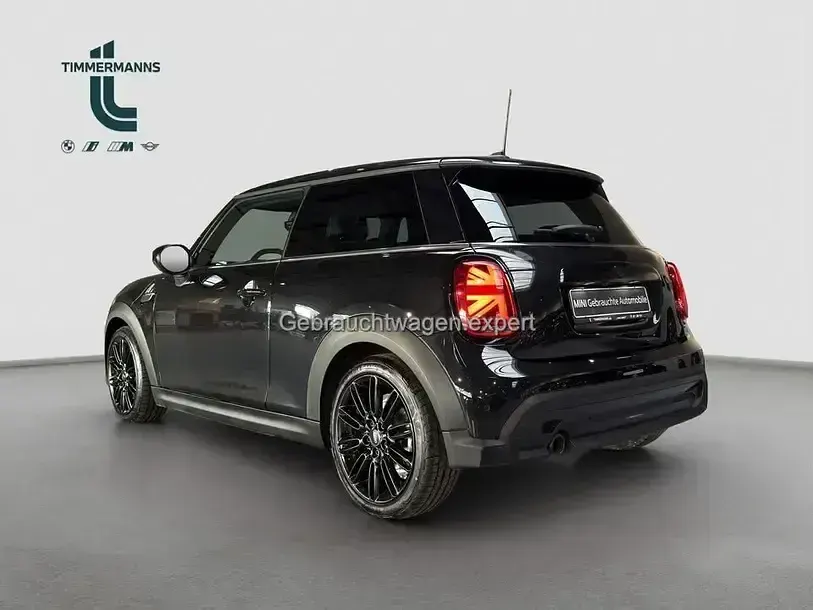 Używany Mini Cooper Classic 136 KM (100 kW) 2023 Czarny Hatchback