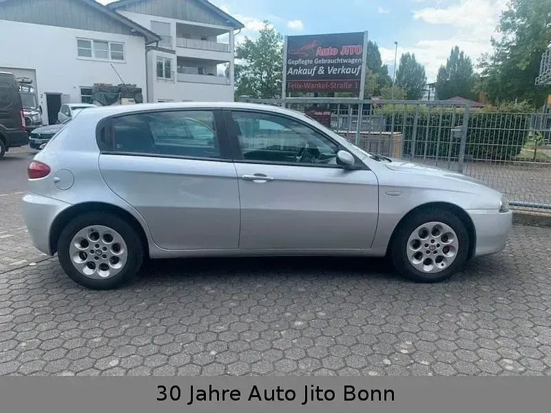 Gebraucht Alfa Romeo 147 105 PS (77 kW) 2007 Silber Kleinwagen
