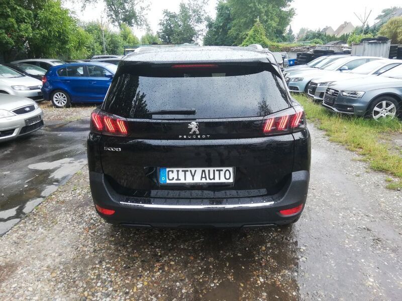 Gebraucht Peugeot 5008 Allure 131 PS (96 kW) 2022 Schwarz Van / Kleinbus