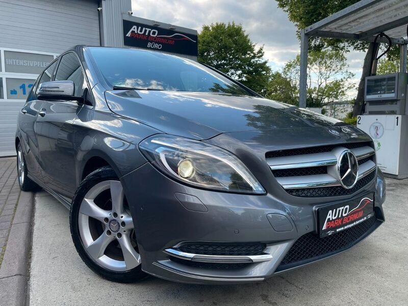 Grau Gebraucht 2013 Mercedes B200 Sport Van / Kleinbus | 14.490 € (Fairer Preis) - Bild 1/4