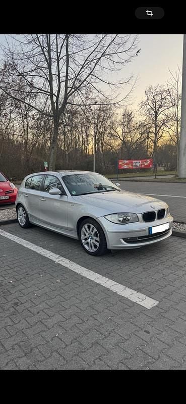 Grau Gebraucht 2007 BMW 120 Kleinwagen | 4.200 € (Fairer Preis) - Bild 1/4