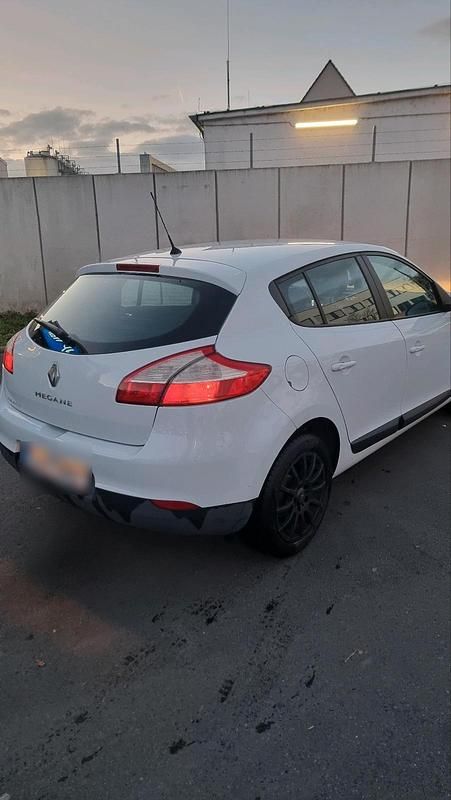 Gebraucht Renault Mégane 101 PS (74 kW) 2009 Weiß Limousine
