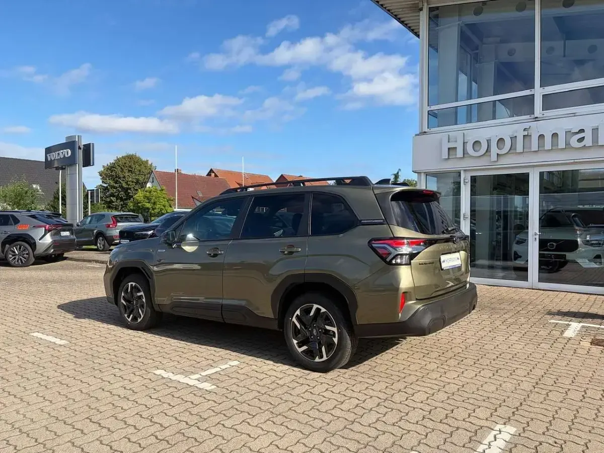 Neu Subaru Forester Active 136 PS (100 kW) 2026 Autumn green SUV