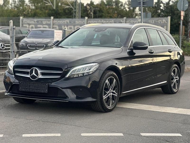 Schwarz Gebraucht 2020 Mercedes C200 Avantgarde Limousine | 21.950 € (Fairer Preis) - Bild 1/4